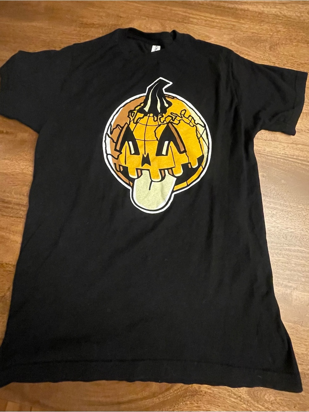 EarthGang’s Mirrorland tour shirt merch halloween pumpkin tshirt